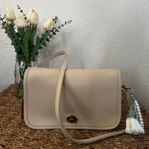 Vintage Coach #9755 Pocket Purse in White Leather & Brass Hardware